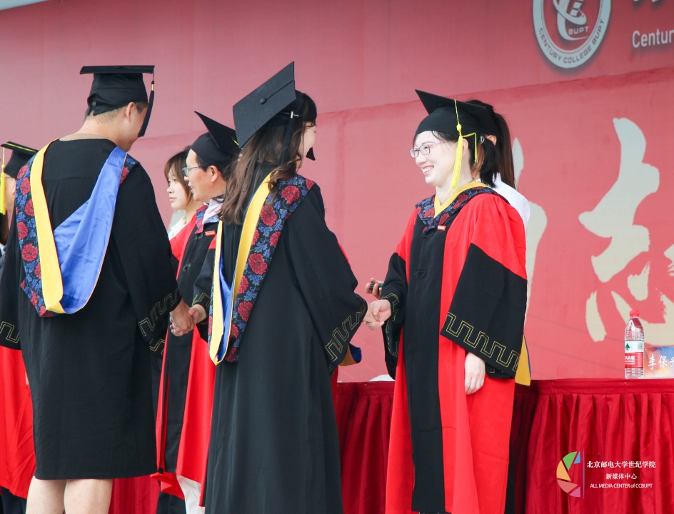 学位授予.jpg